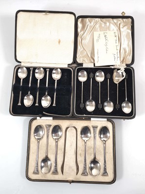 Lot 202 - A cased set of six silver teaspoons (lacking...
