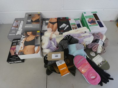 Lot A bag containing a quantity of men's and women'...