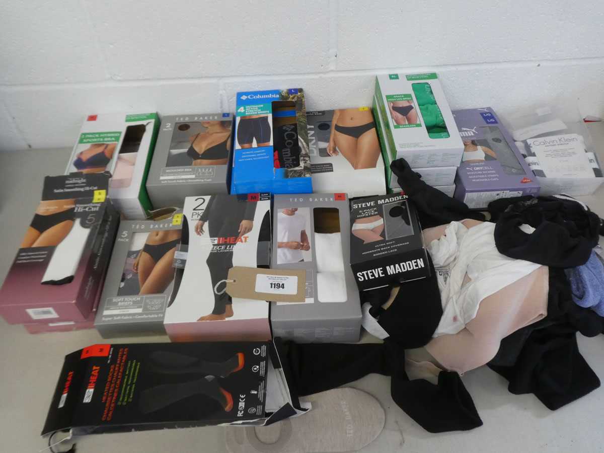 Lot A bag containing a quantity of men's and women'...