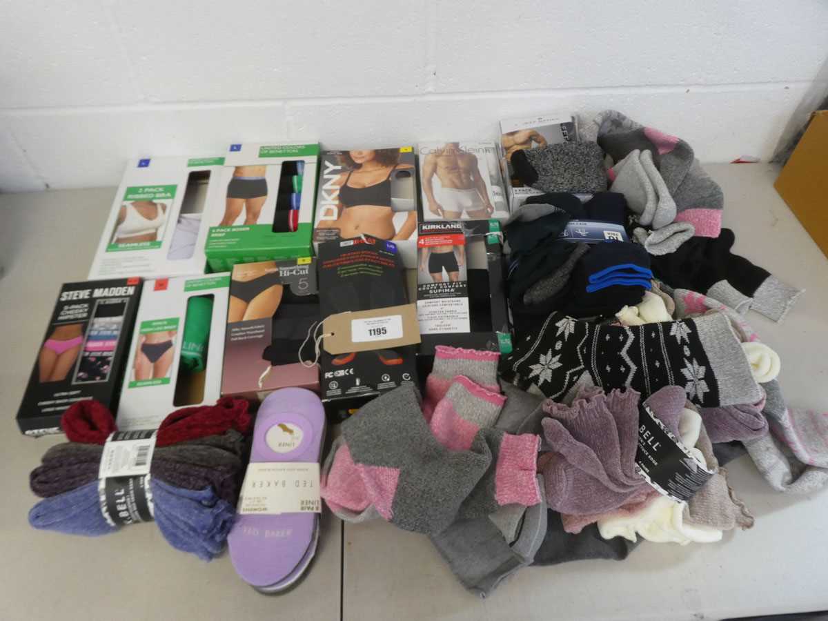 Lot A bag containing a quantity of men's and women'...