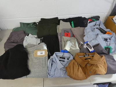Lot Approx. 20 items of branded clothing to...
