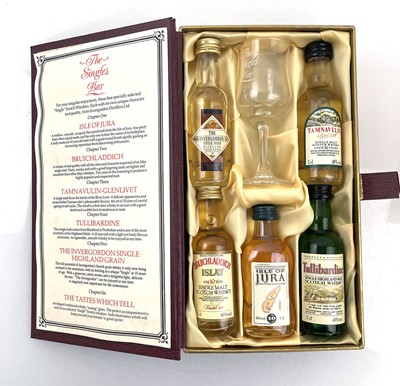 Lot 5 - 2 set of miniatures, 1x Singles Bar Ex Libris...