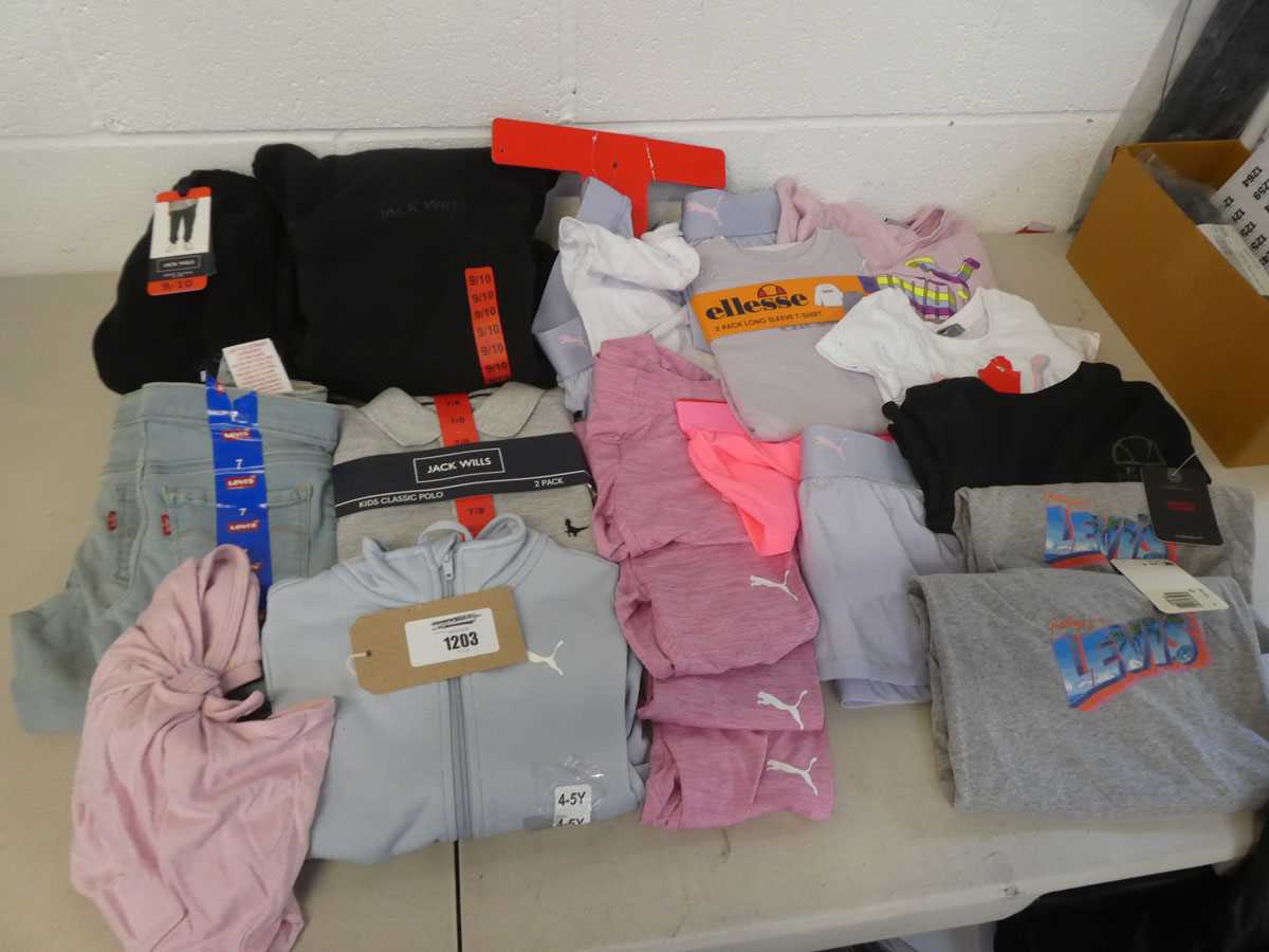 Lot Approx. 20 items of children's branded...