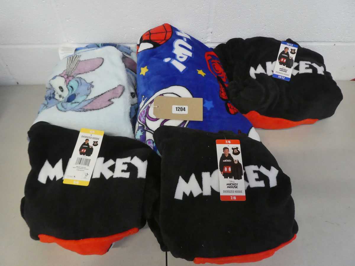 Lot A bag containing x2 character throws ( Stitch...