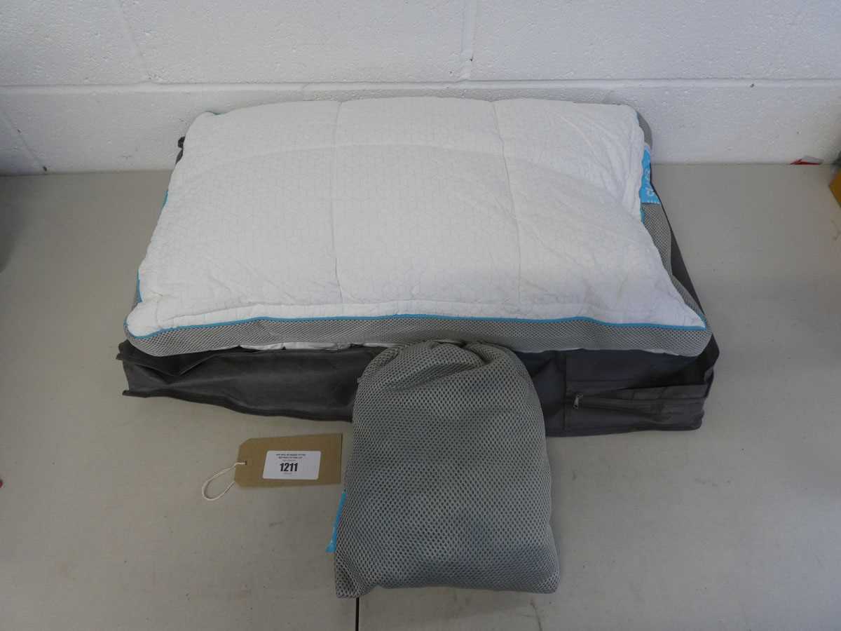 Lot A Simba hybrid pillow.