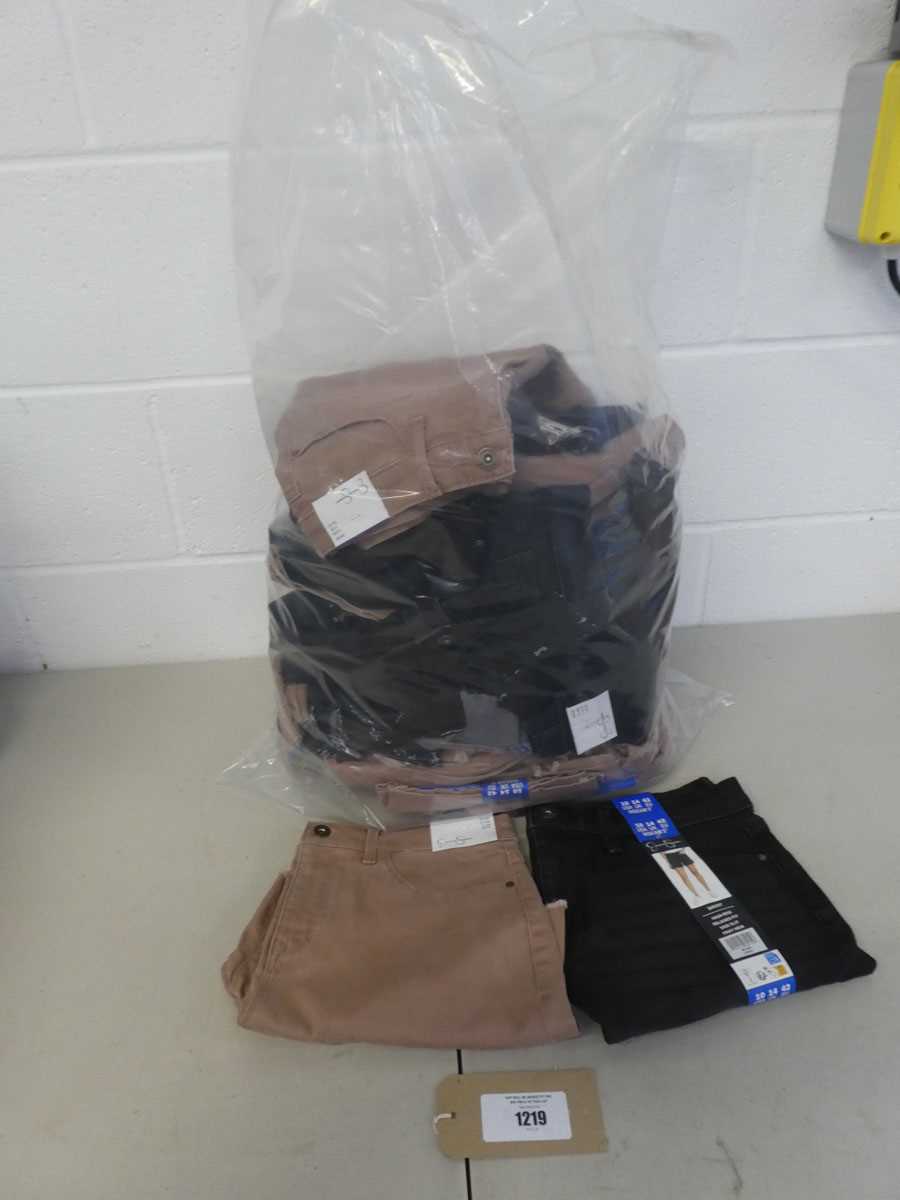 Lot Approx. 25 pairs of women's shorts by Jessica...