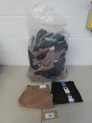 Lot Approx. 25 pairs of women's shorts by Jessica...