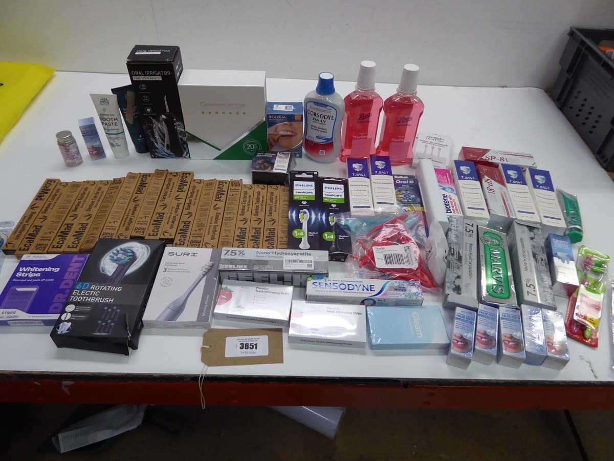 Lot Oral care including Oral irrigator, electric...