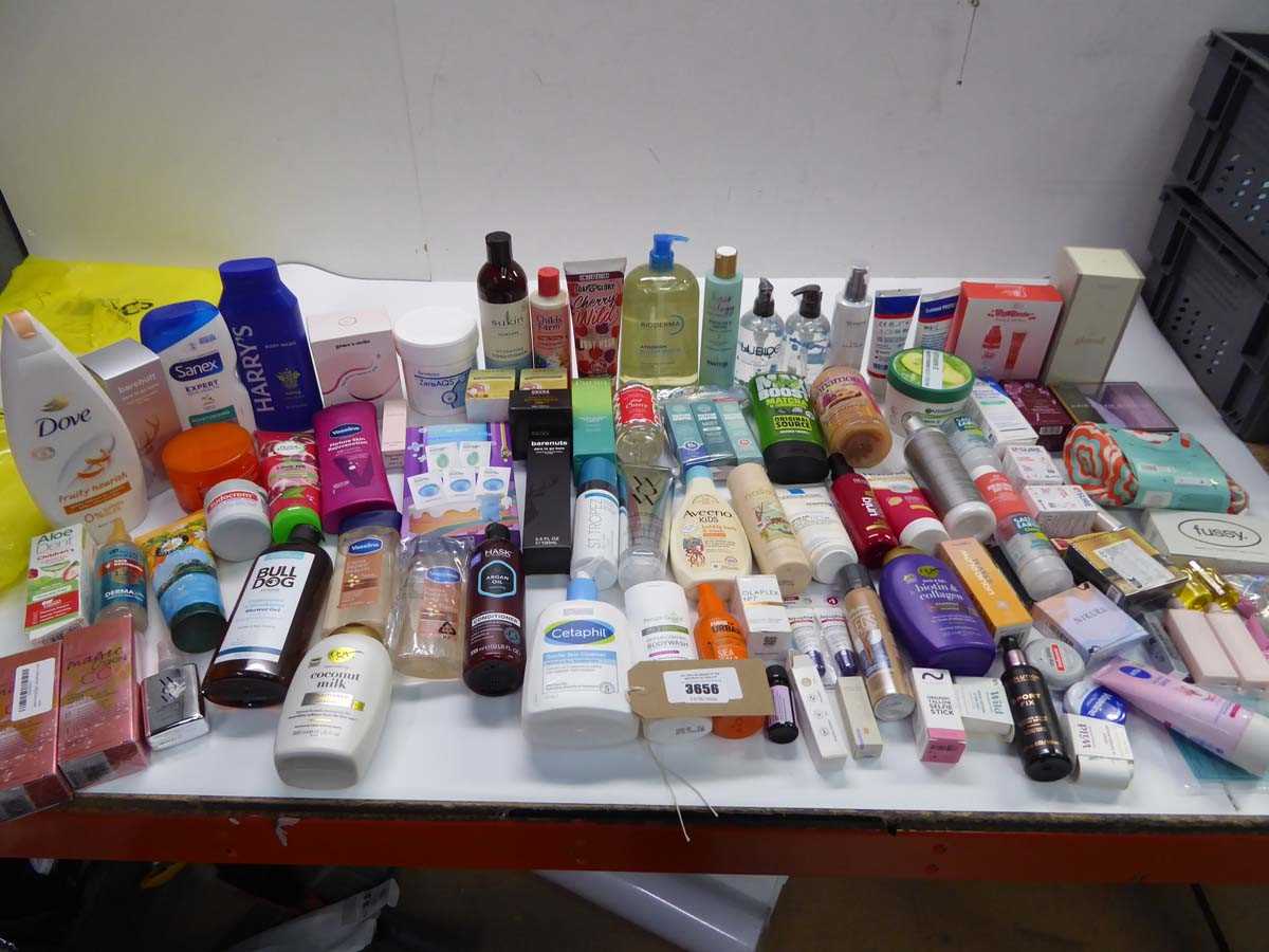 Lot Large bag of toiletries including hair...