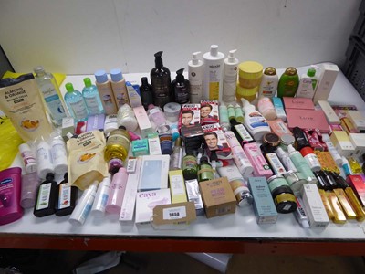 Lot Large bag of assorted toiletries