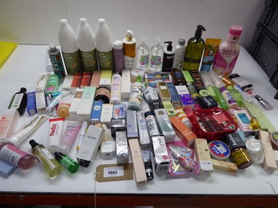 Lot Large bag of assorted toiletries