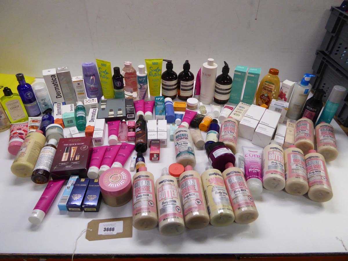 Lot Large bag of branded toiletries including...