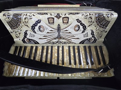 Lot A mother of pearl style cased Scandalli...