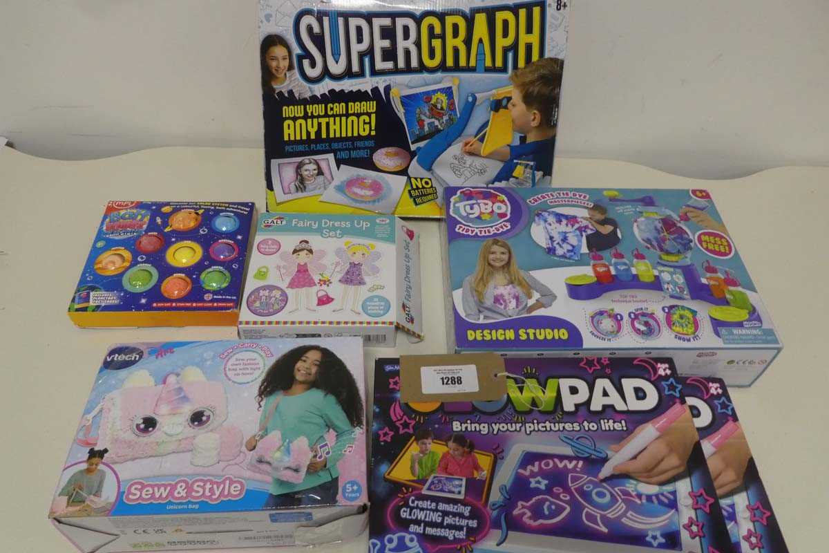 Lot 1288 - Selection of creative toys incl. SuperGraph,...