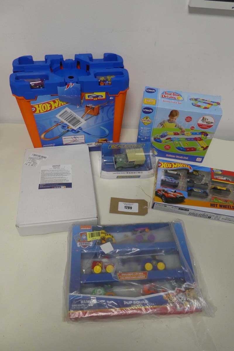 Lot 1289 - Selection of vehicles and play sets incl. Hot...