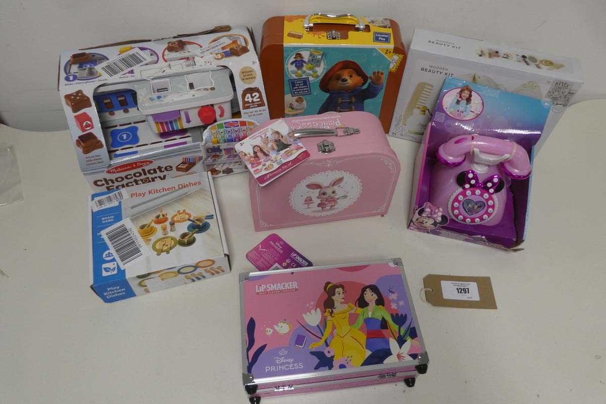 Lot 1297 - Selection of roleplaying toys incl. Melissa &...