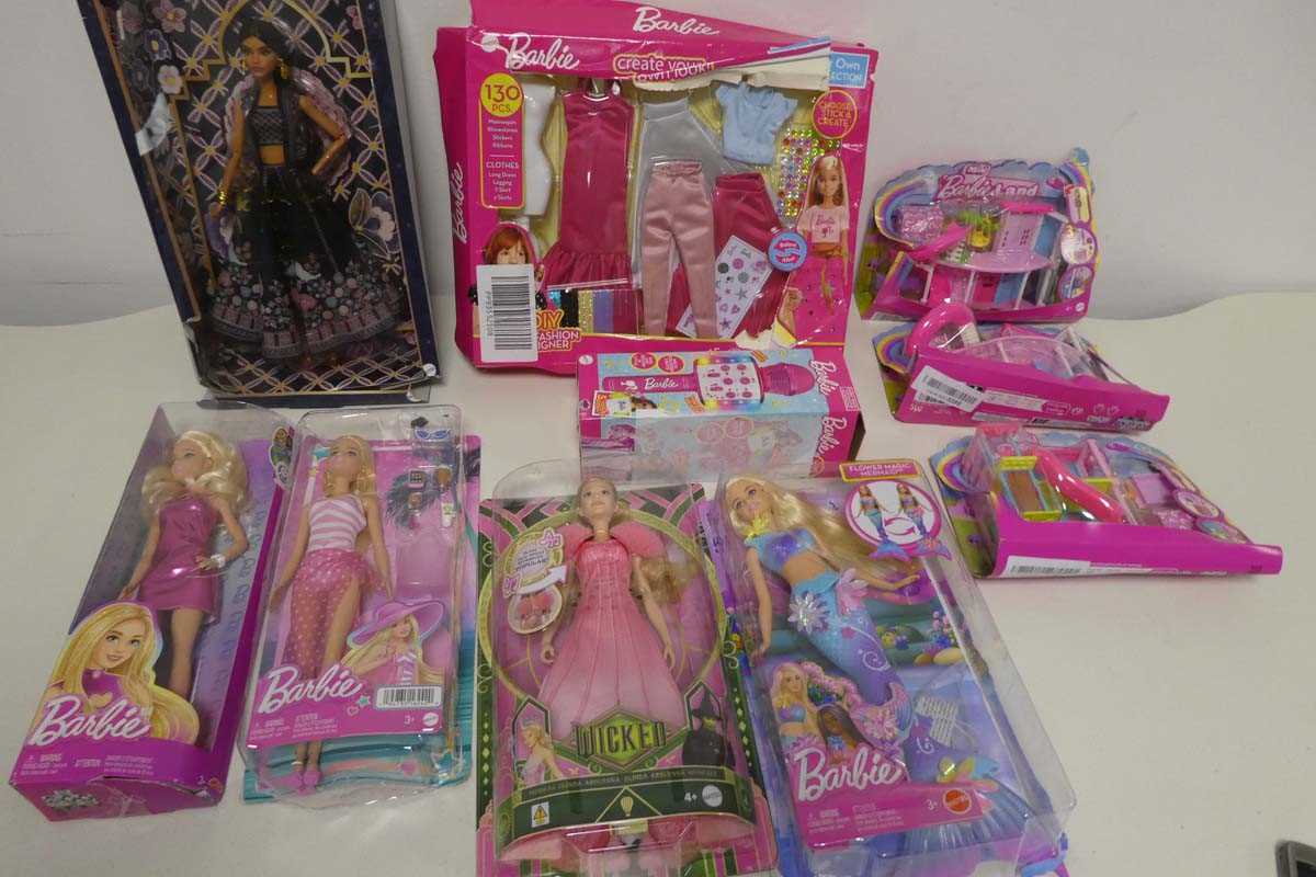 Lot 1309 - Selection of Barbie items incl. Barbie Diwali,...