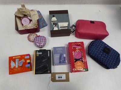 Lot x9 gift sets to include Manscaped, Ted Baker,...