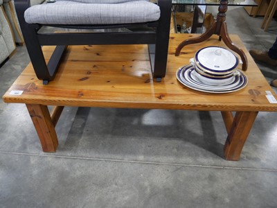 Lot 1537 - Substantial rectangular pine coffee table