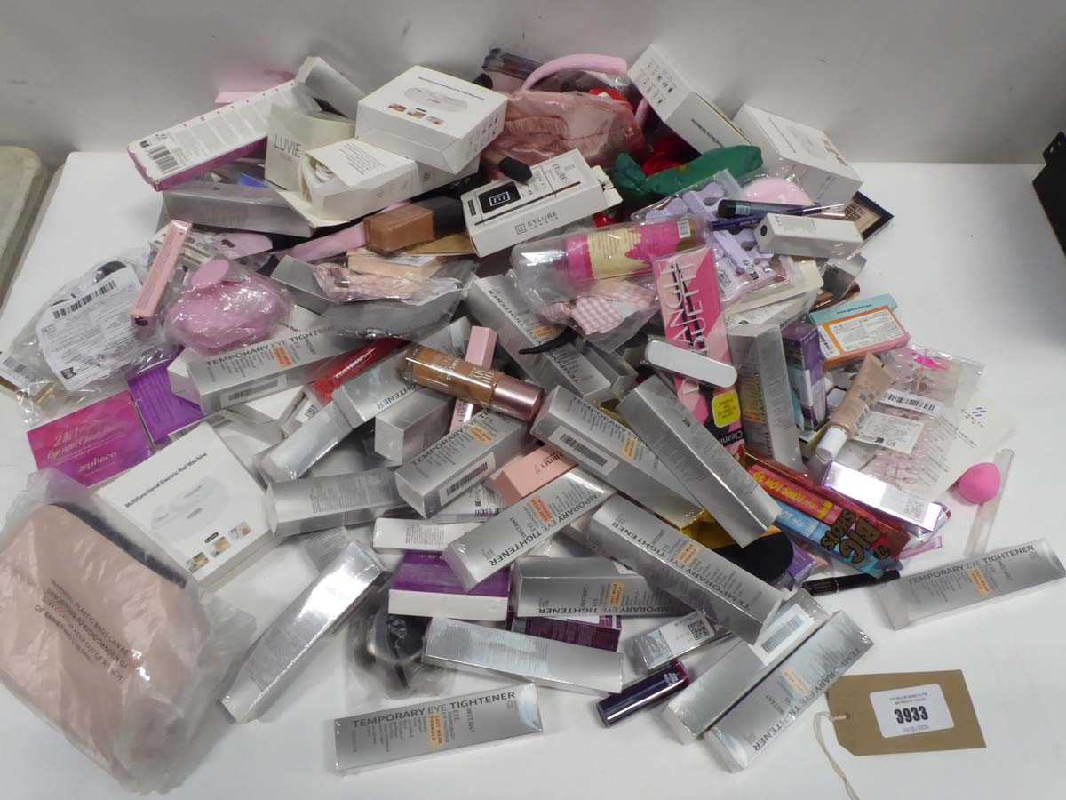 Lot Selection of mixed items to include makeup etc