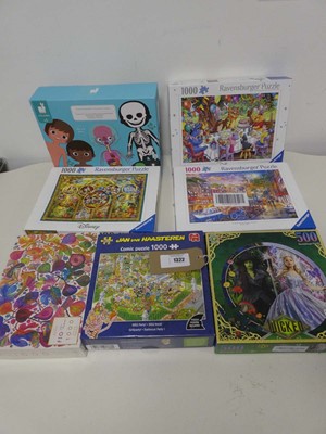 Lot 1322 - Bag of puzzles incl. 1000 piece Ravensburger...