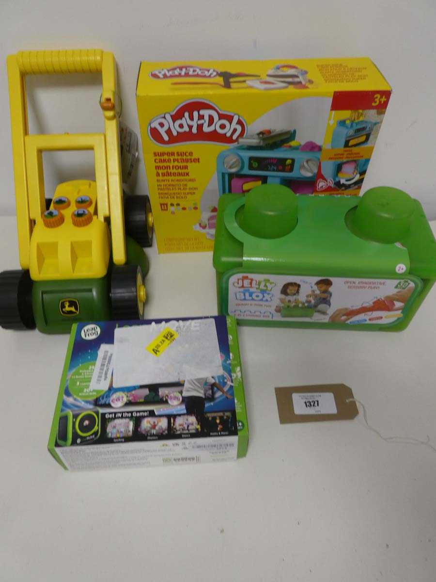 Lot 1327 - Selection of misc. toys incl. Jelly Blox, Play-...