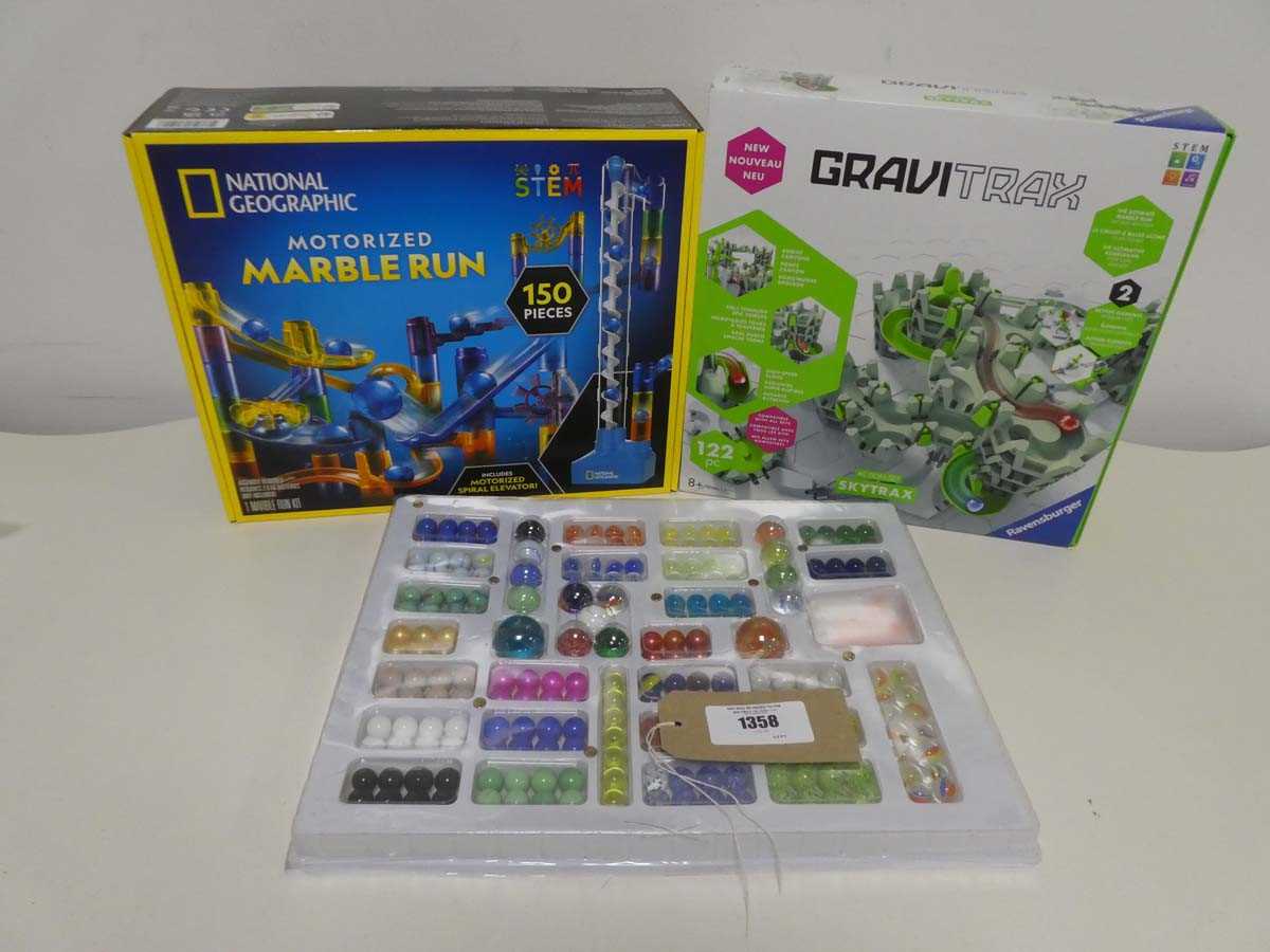 Lot 1358 - National Geographic motorized marble run,...