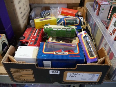 Lot 1586 - Tray containing assorted die cast model buses...