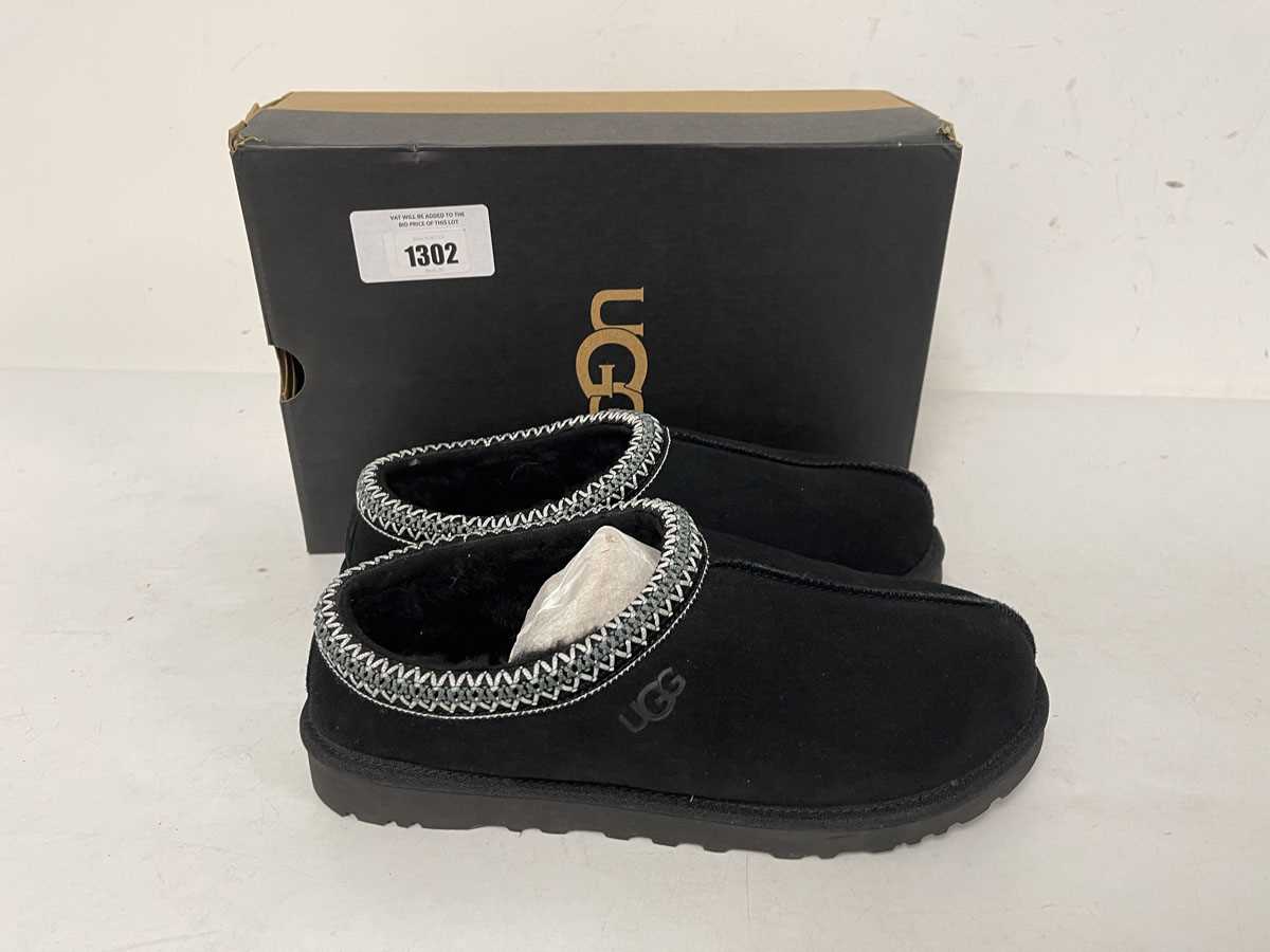 Lot Ugg tasman slippers in black size UK8 - boxed