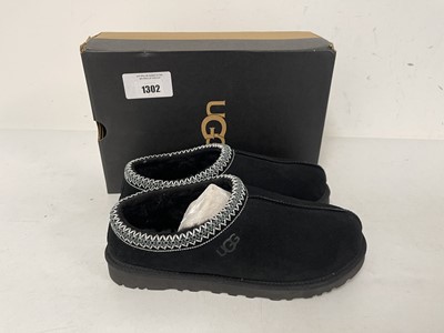 Lot Ugg tasman slippers in black size UK8 - boxed