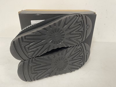 Lot Ugg tasman slippers in black size UK8 - boxed