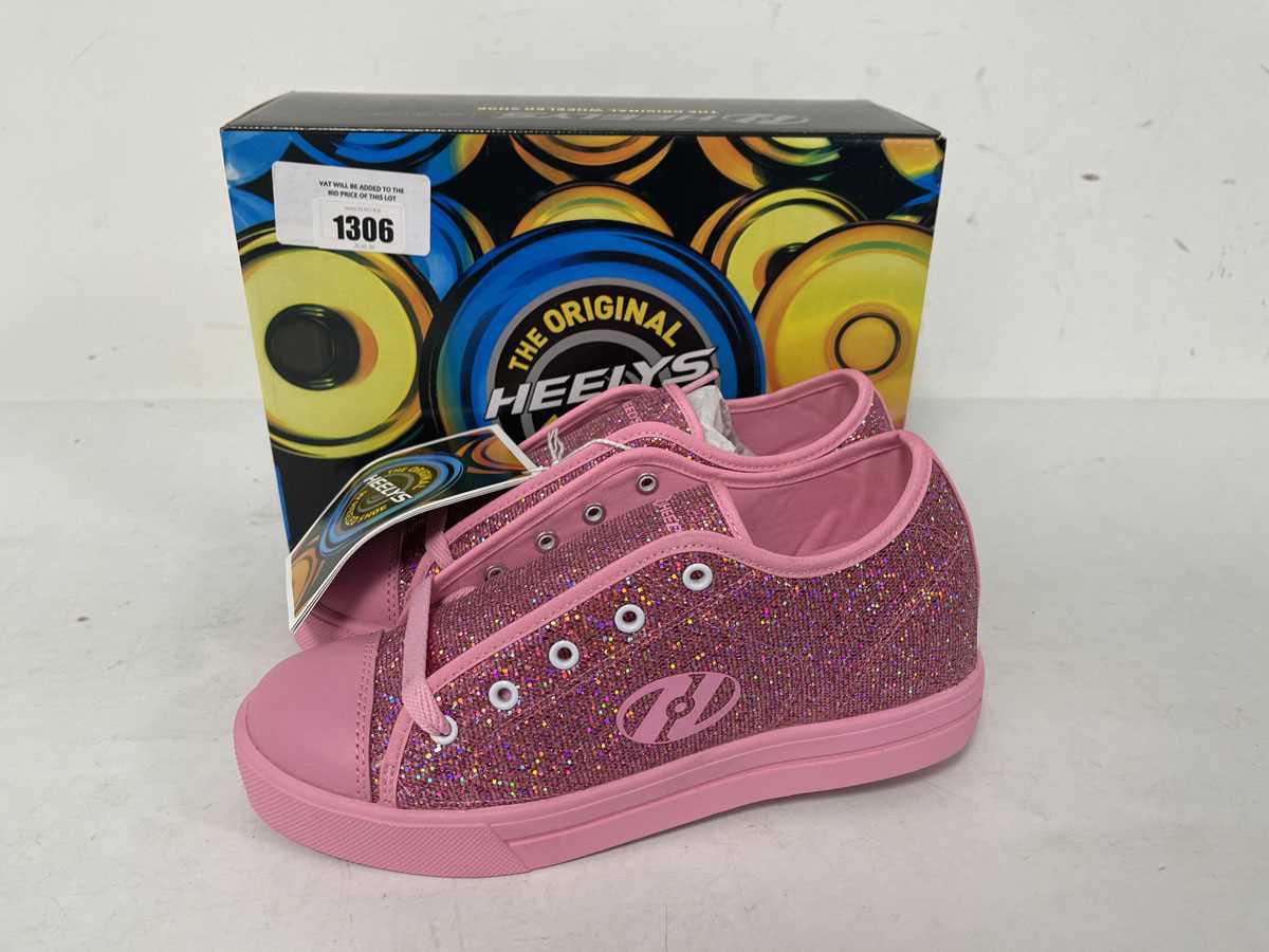 Lot The Original Heelys wheeled shoe in pink size...