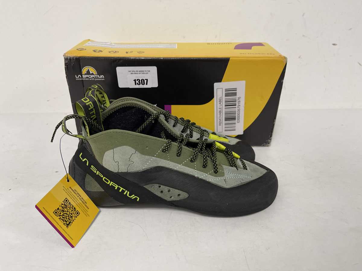 Lot 1307 - La Sportiva TC pro climbing shoes in olive...