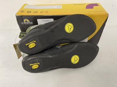 Lot 1307 - La Sportiva TC pro climbing shoes in olive...