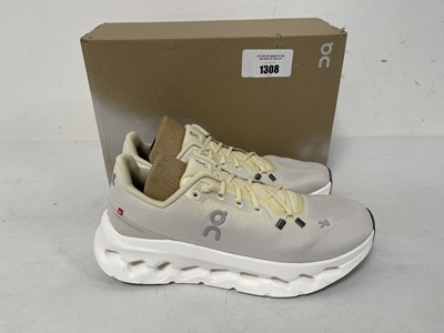 Lot On Cloud Running cloudtilt trainers in castor...