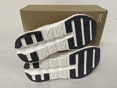 Lot On Cloud Running cloudtilt trainers in castor...