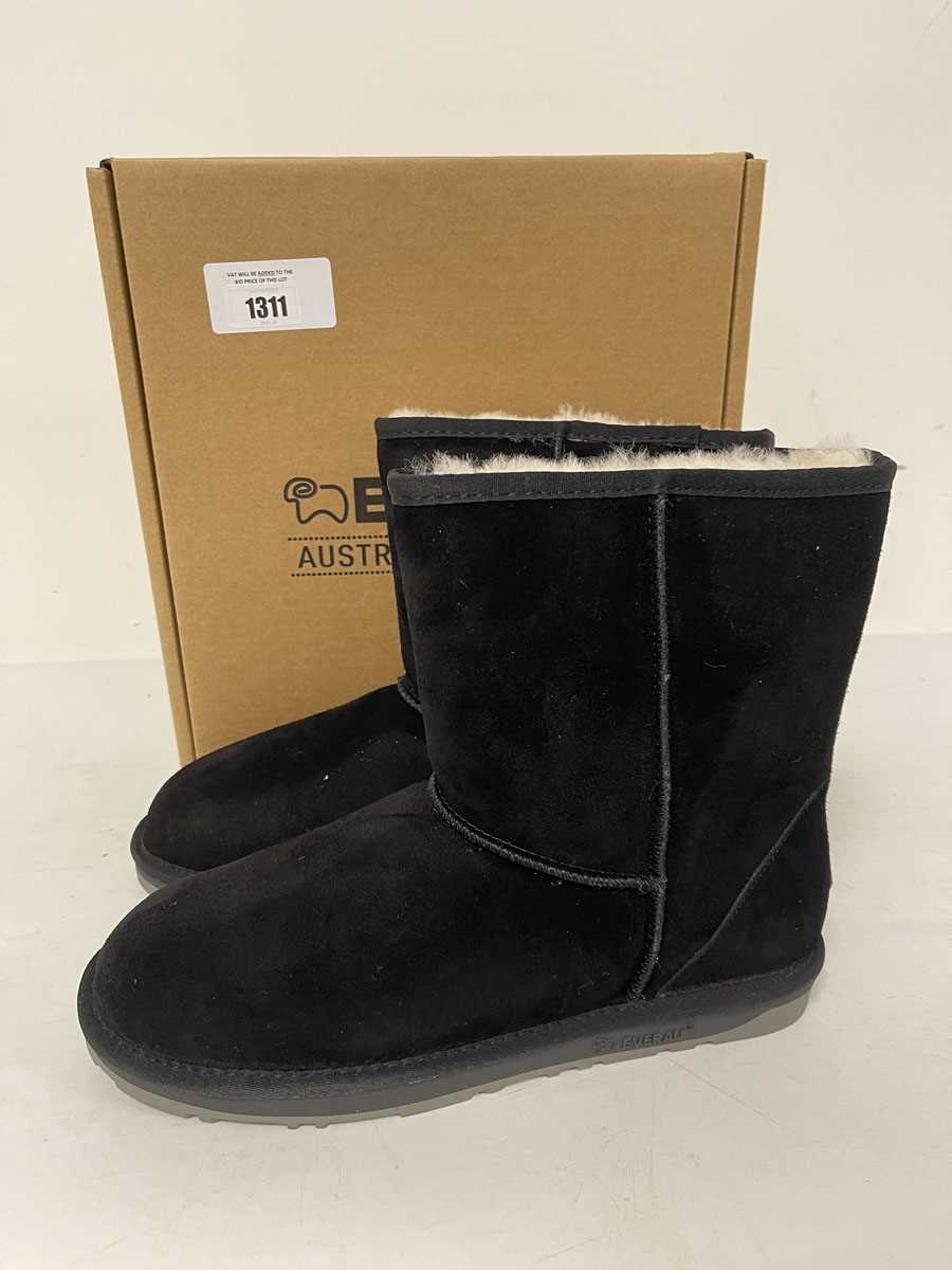 Lot 1311 - Everau Australian Owned kookaburra boots in...