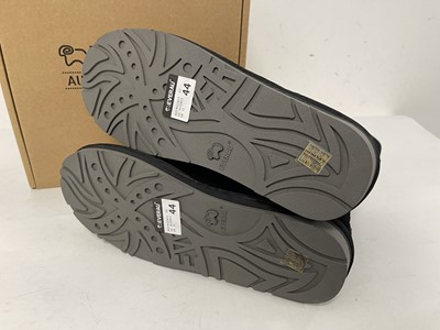 Lot 1311 - Everau Australian Owned kookaburra boots in...