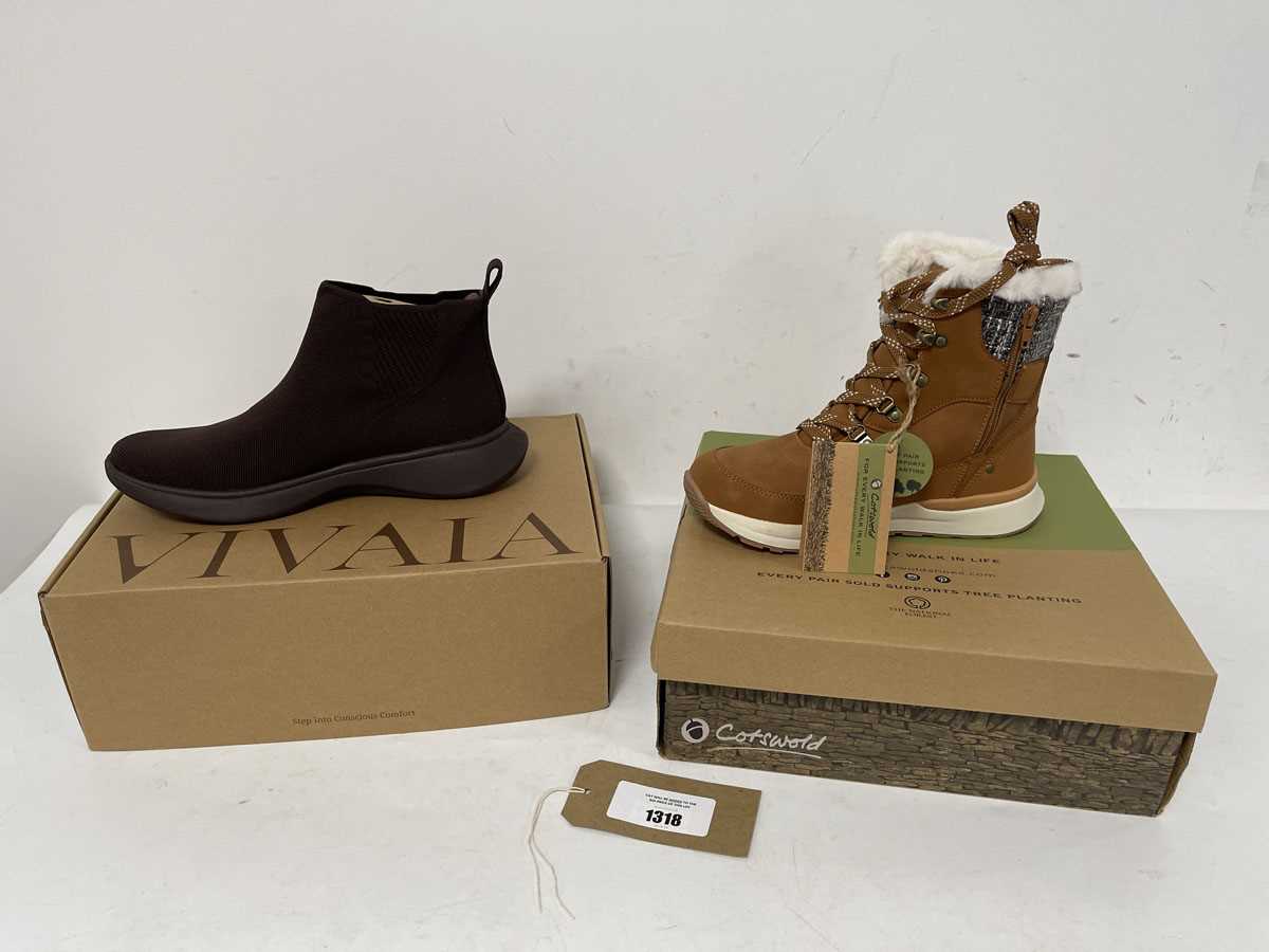 Lot 2x Boxed pairs of boots to include Vivaia UK7...