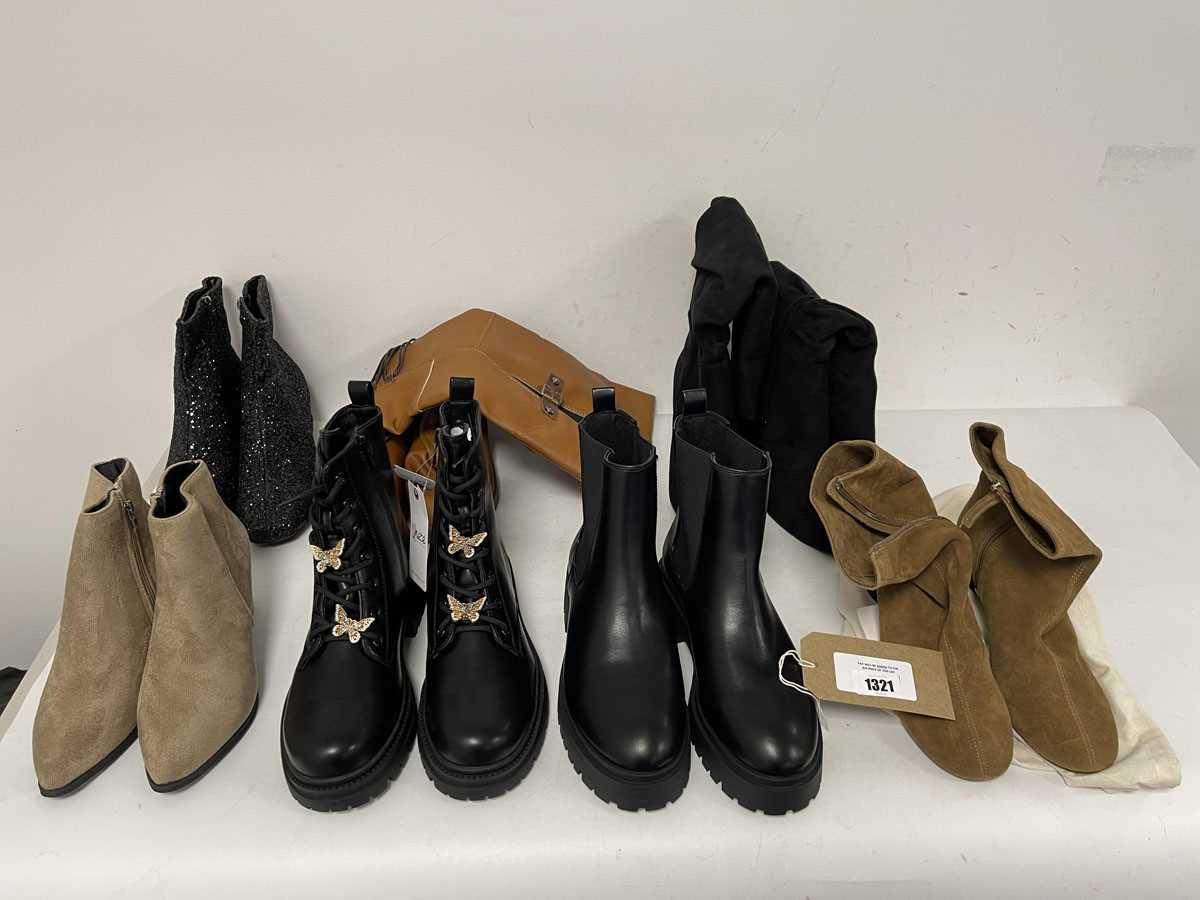 Lot 7x Pairs of boots in various styles to include...