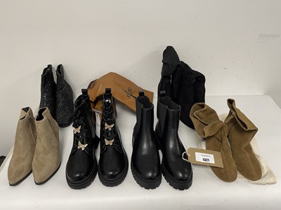 Lot 7x Pairs of boots in various styles to include...