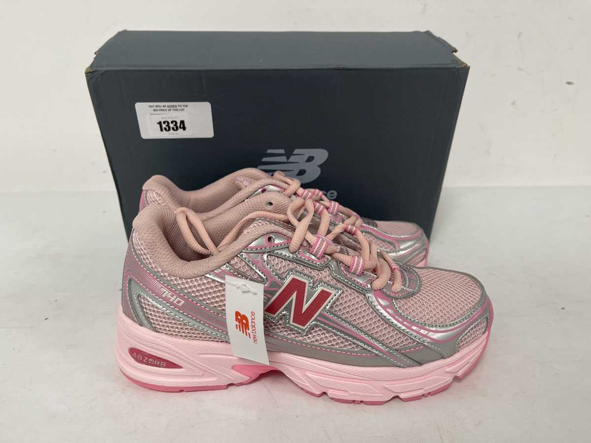 Lot New Balance 740 trainers in pink size UK6 - boxed
