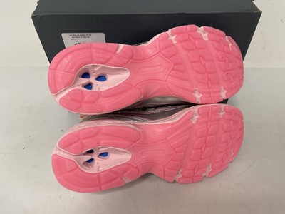 Lot New Balance 740 trainers in pink size UK6 - boxed