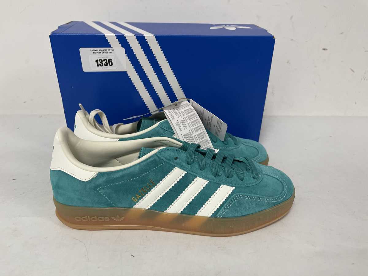 Lot 1336 - Adidas gazelle indoor trainers in green size...