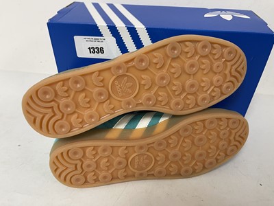 Lot 1336 - Adidas gazelle indoor trainers in green size...