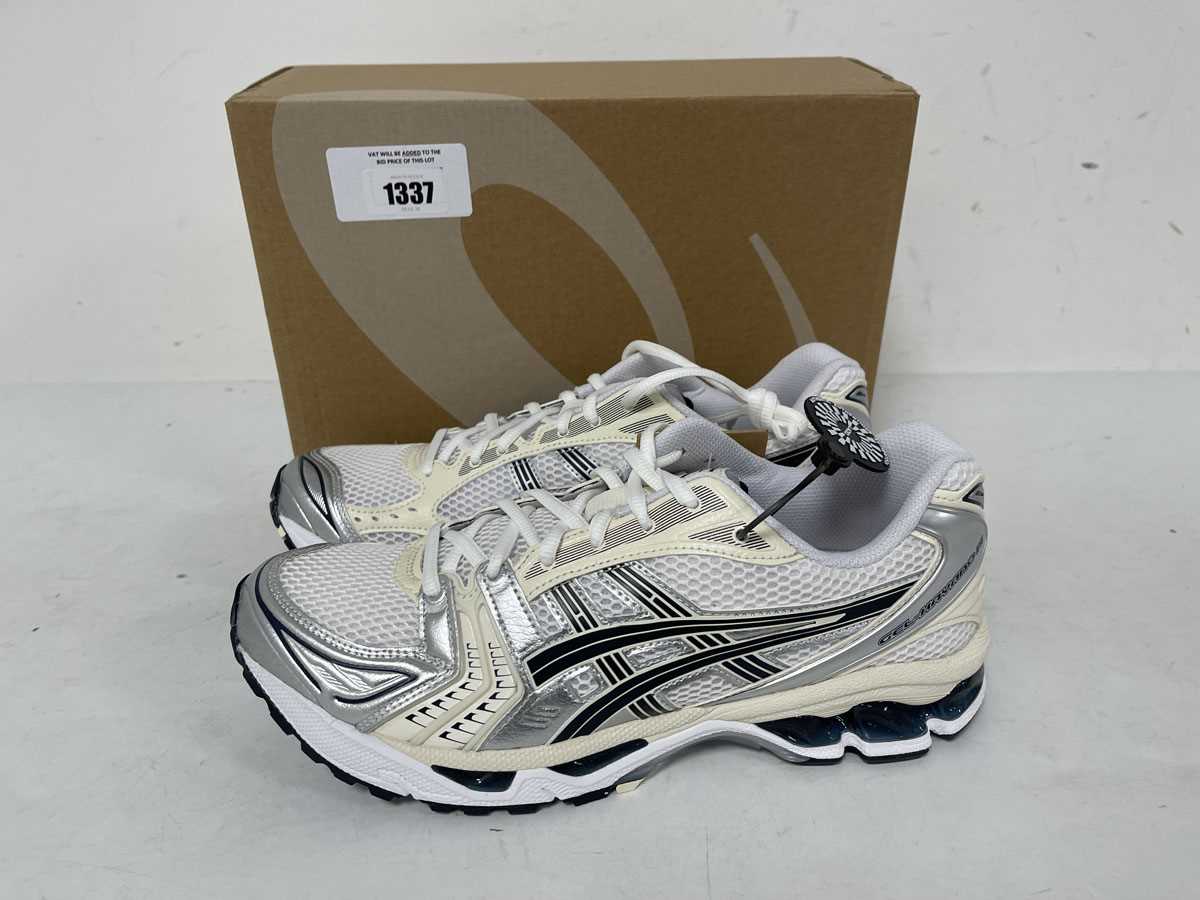 Lot Asics gel-kayano 14 trainers in white size UK8....