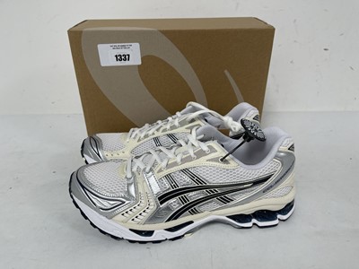 Lot Asics gel-kayano 14 trainers in white size UK8....