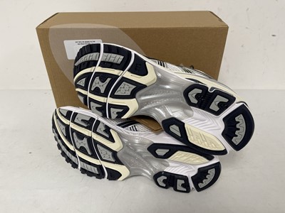 Lot Asics gel-kayano 14 trainers in white size UK8....