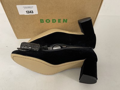 Lot 1343 - Boden velvet bow high heels in black size EU37...