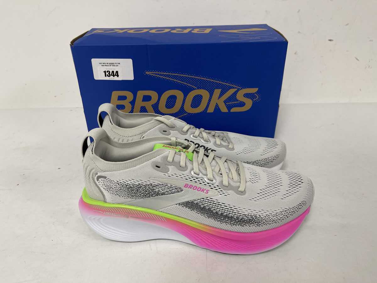Lot Brooks adrenaline GTS 25 trainers in oyster...